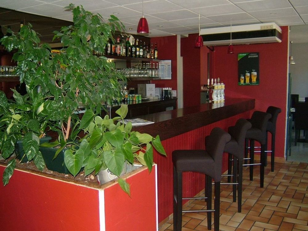 Kyriad Martigues Sud Ресторан фото