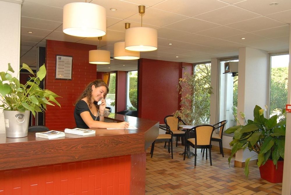 Kyriad Martigues Sud Интерьер фото